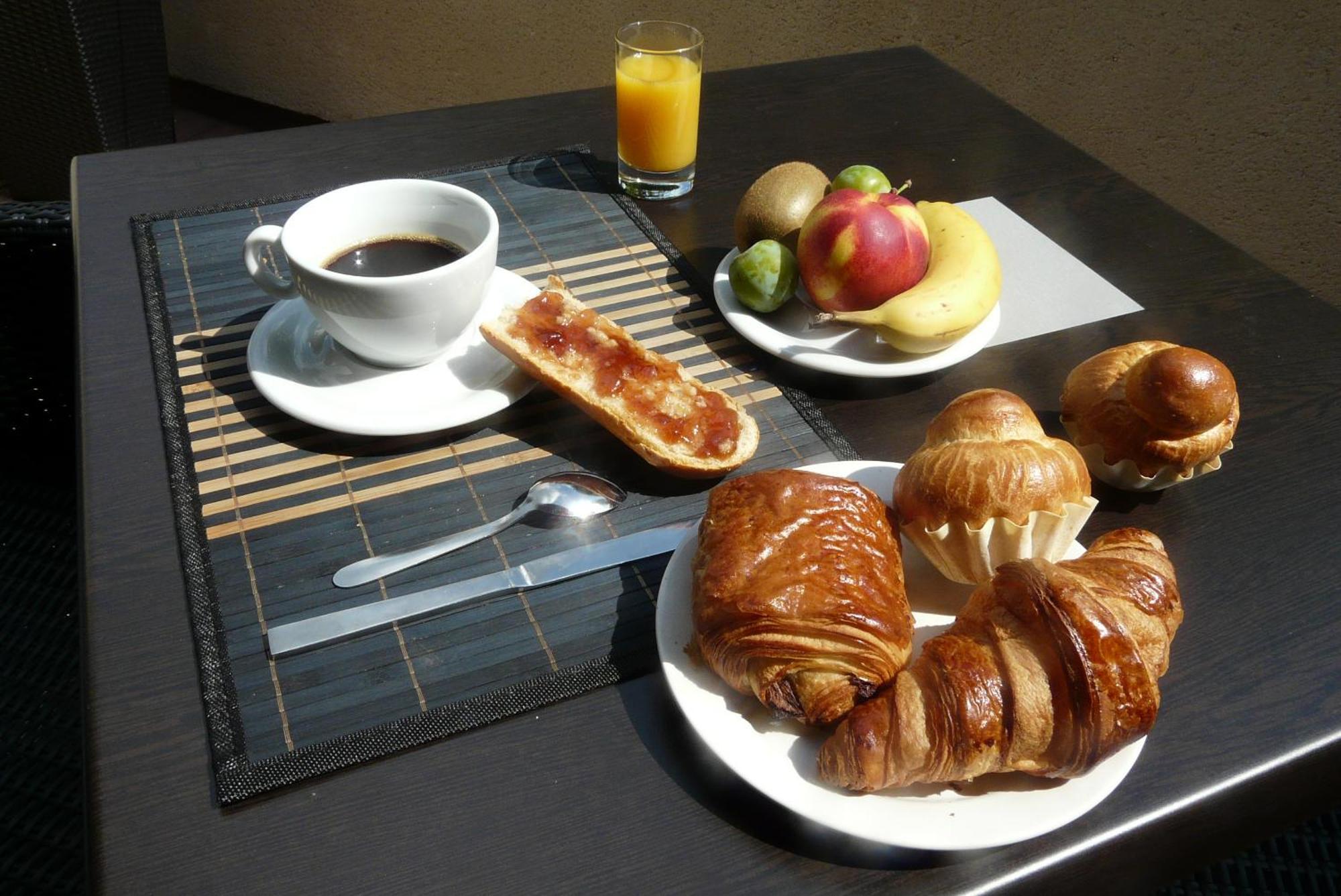 Brit Hotel Du Ban Шодз-Эг Экстерьер фото